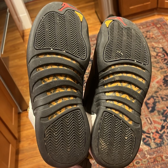 Men’s Jordan 12 Taxi - Picture 5 of 6